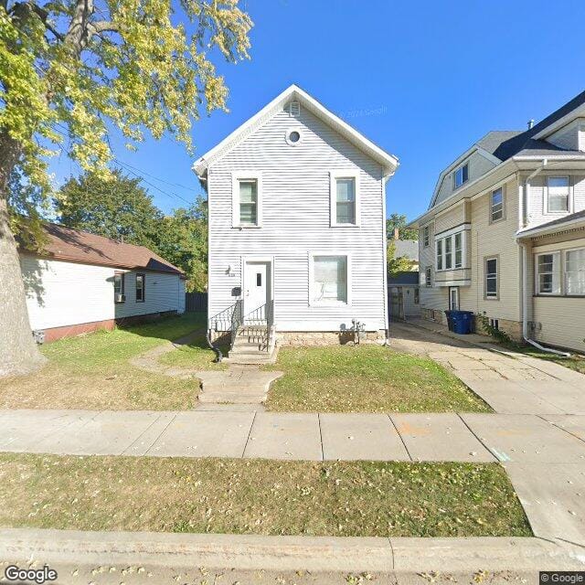 Photo of 618 E PKWY AVE
