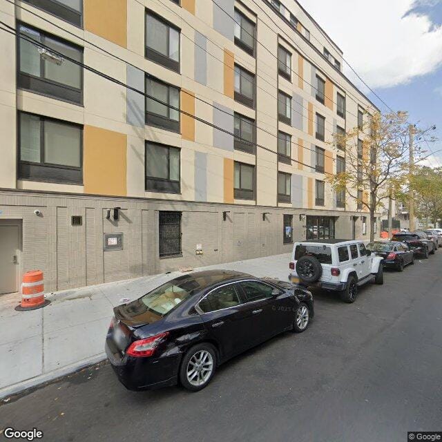 Photo of 1826 Redfern Ave