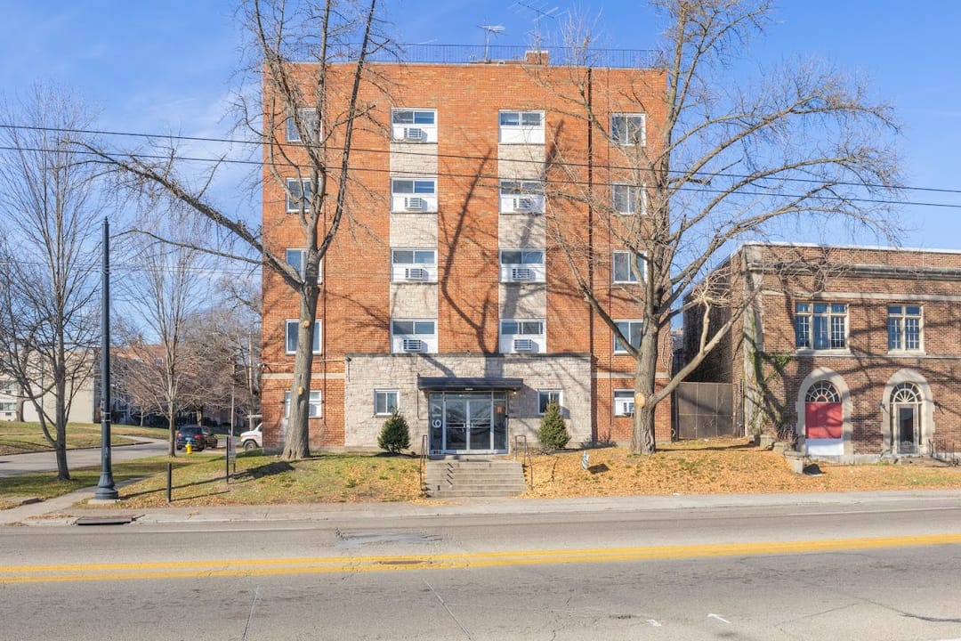 Photo of 3204-3222 W Riverview Ave