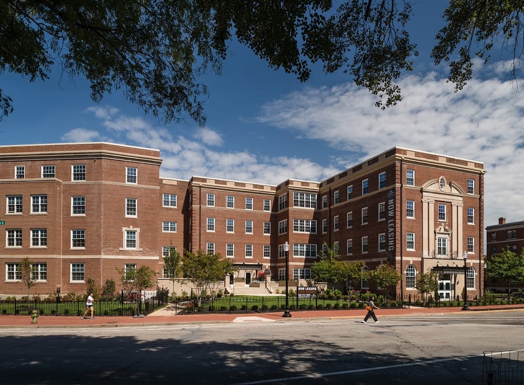 Photo of 700 Quincy St NE