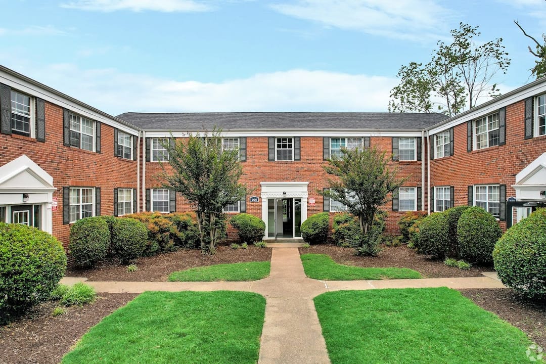 Photo of Admiral Pointe