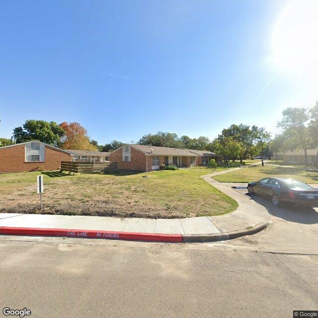 Photo of 305 N Houston St