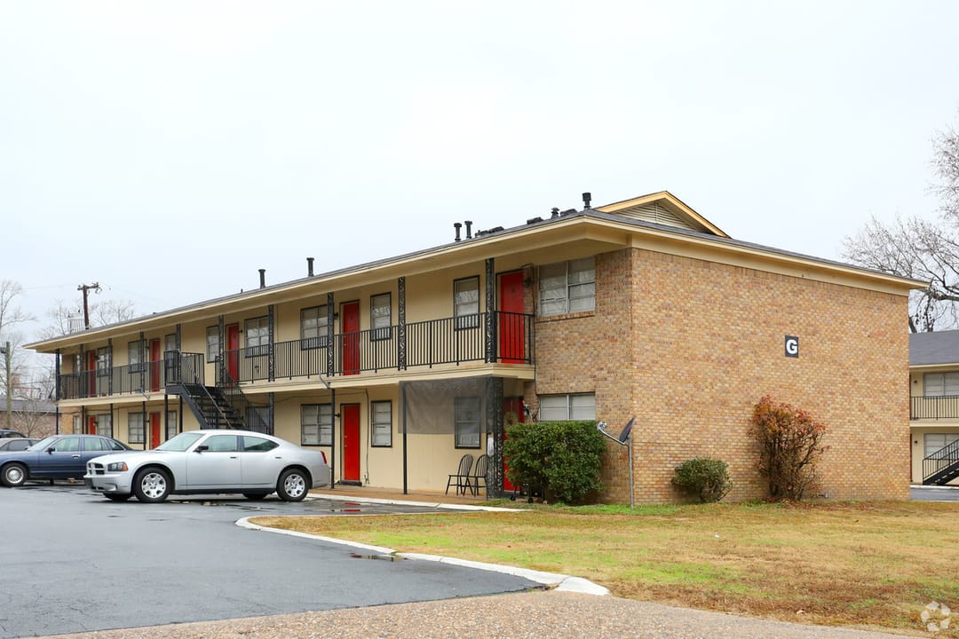 Photo of Royal Oaks Apartments