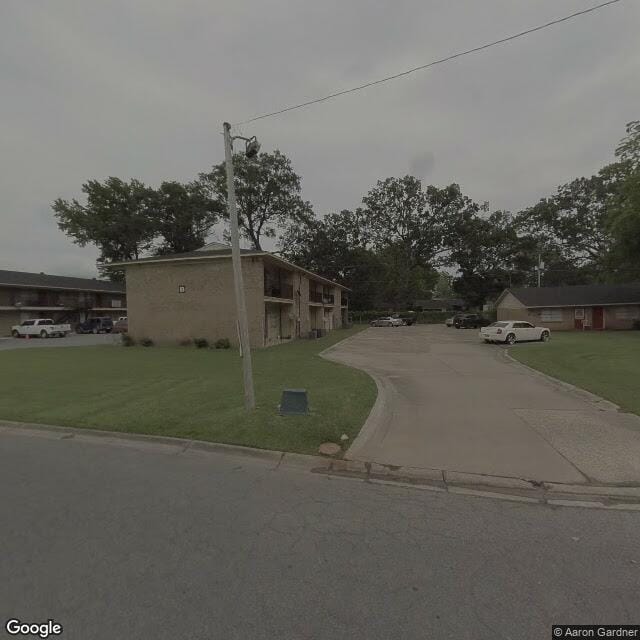 Photo of Royal Oaks Apartments