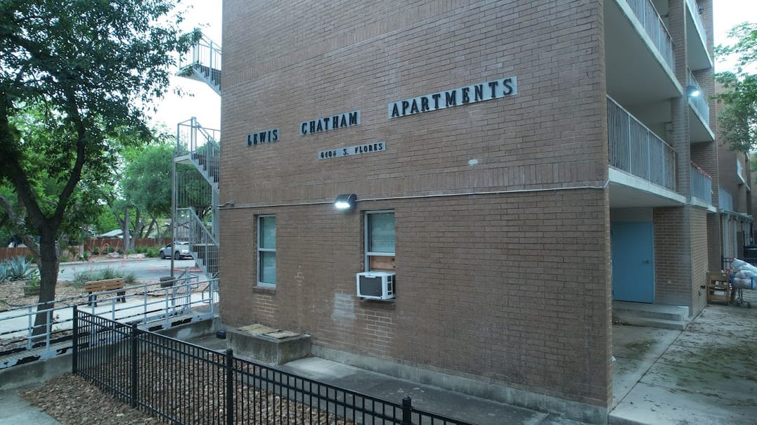 Photo of Lewis Chatham Apartments