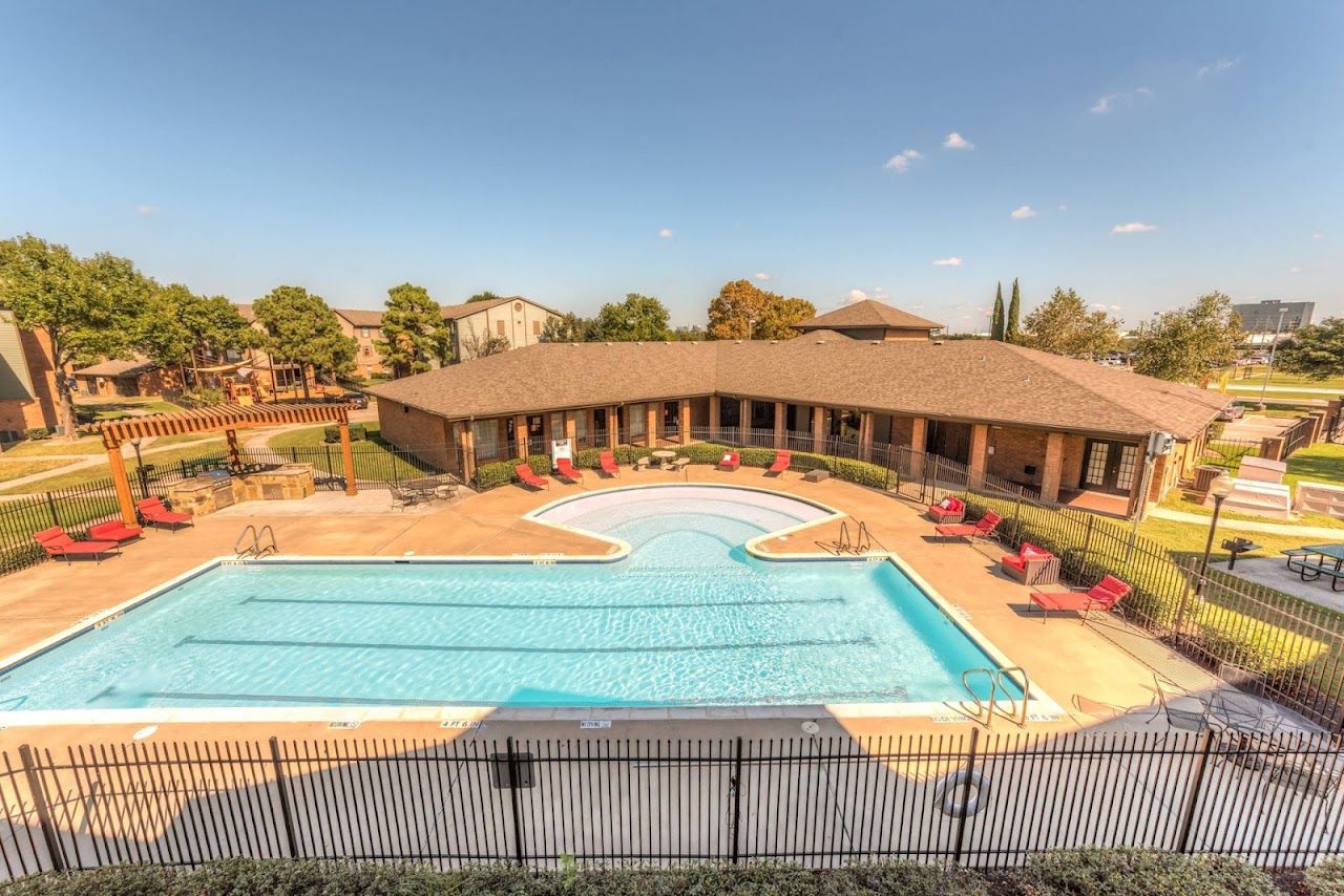 windcrest on west road apts