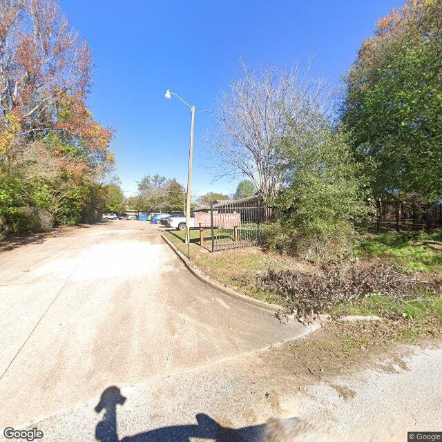 Photo of LAKESIDE MANOR at 277 MAGNOLIA DR RALEIGH, MS 39153