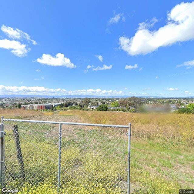 Photo of La Vista Apartments. Affordable housing located at 722 W Tennyson Rd Hayward, CA 94544