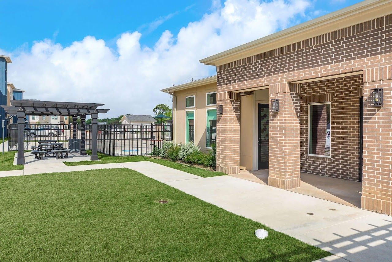 Photo of Lofts at Hartsook at 10420 Hartsook St Houston, TX 77034
