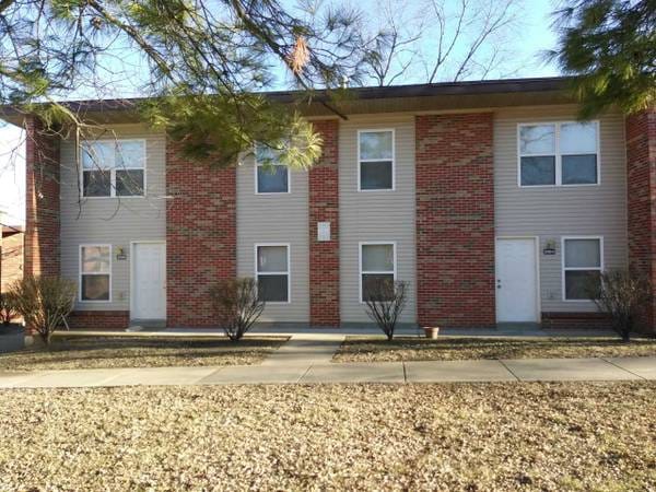 Photo of CAMBRIDGE TOWNHOMES at 7045 GLEN PKWY DR ST LOUIS, MO 