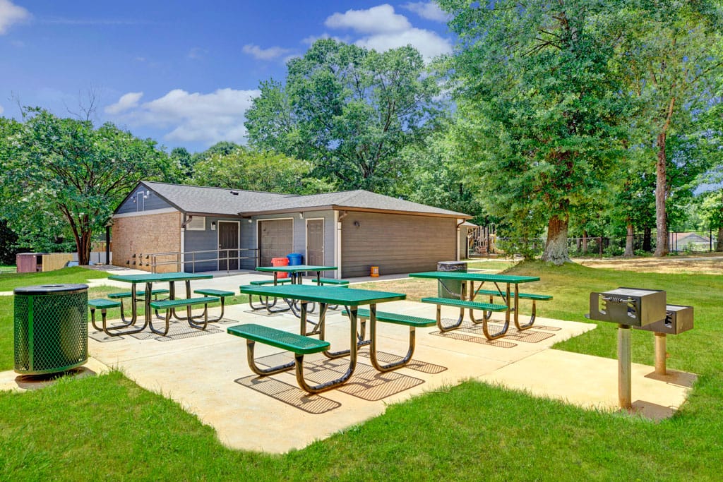 Photo of Belle Meade Apartments. Affordable housing located at 25 Fleetwood Dr Greenville, SC 29605