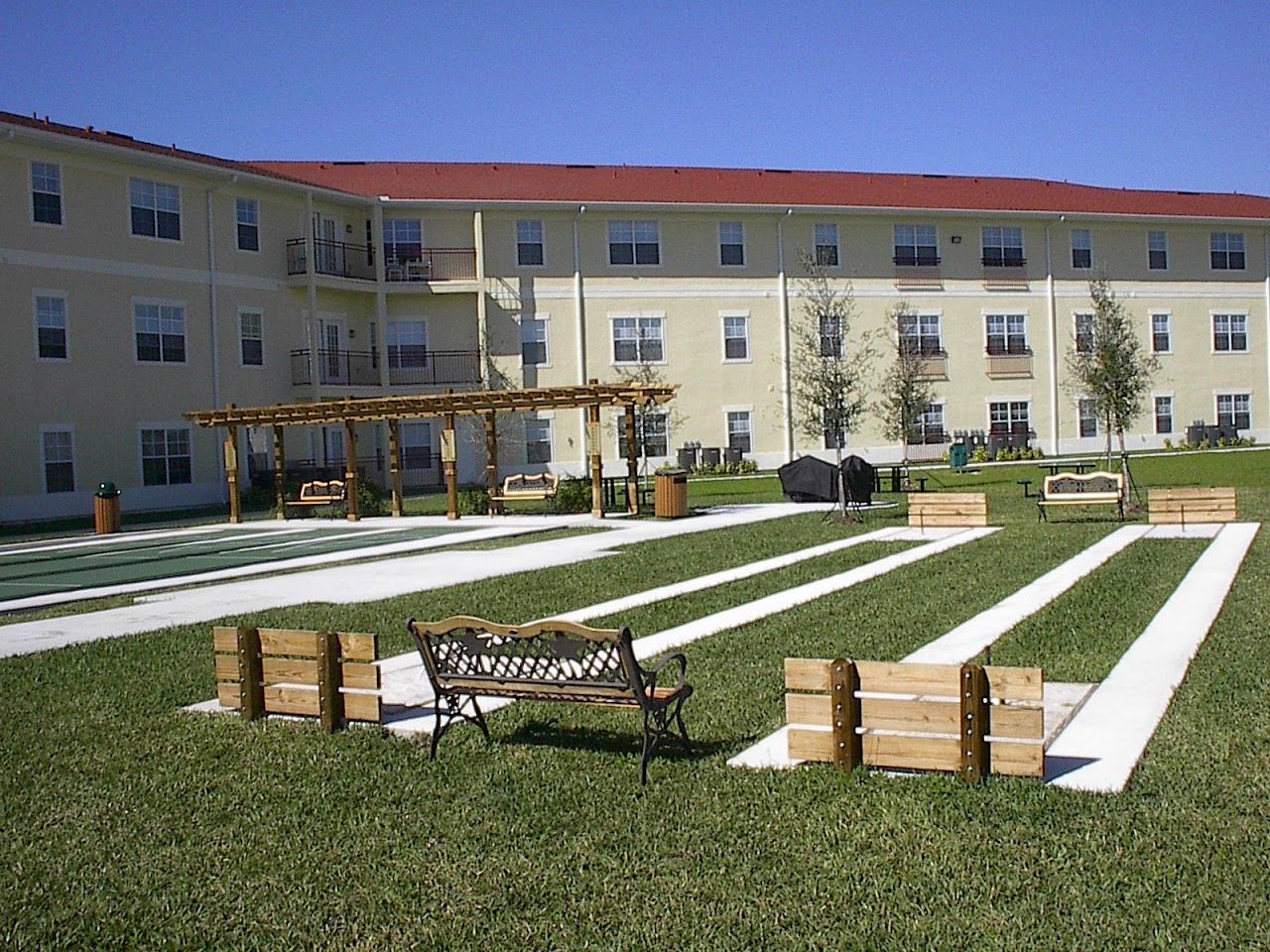 Photo of GROVES AT VICTORIA PARK. Affordable housing located at 2010 VILLAGE GROVE BLVD SEBRING, FL 33870