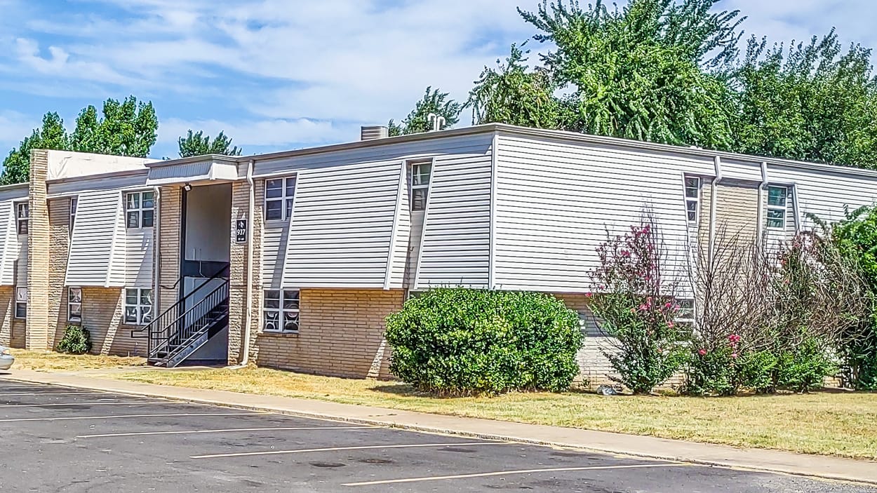 Photo of Summit at Rockwell at 905 N Rockwell Ave Oklahoma City, OK 73127