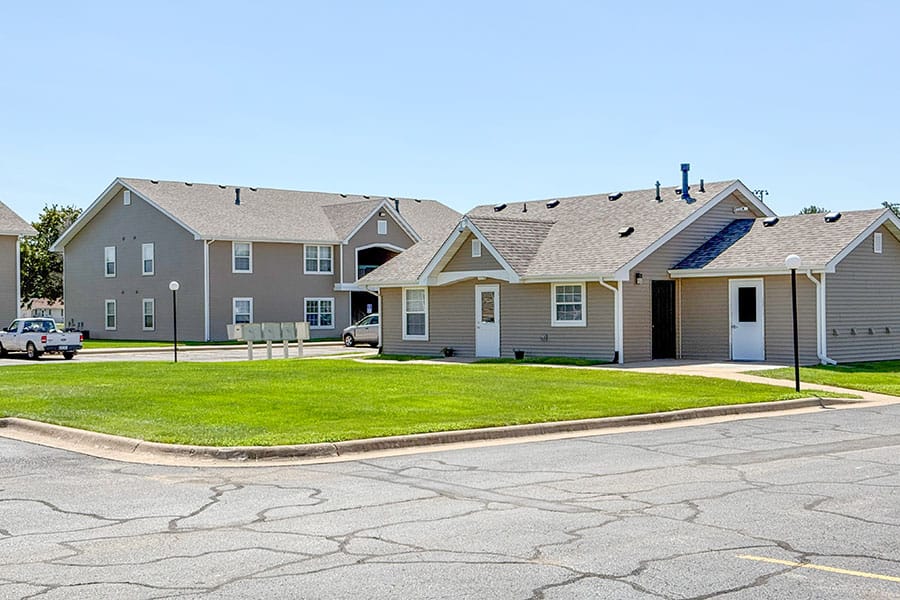 Photo of Chesapeake Apartments at 800-804 N Palm Ave Mount Pleasant, IA 52641