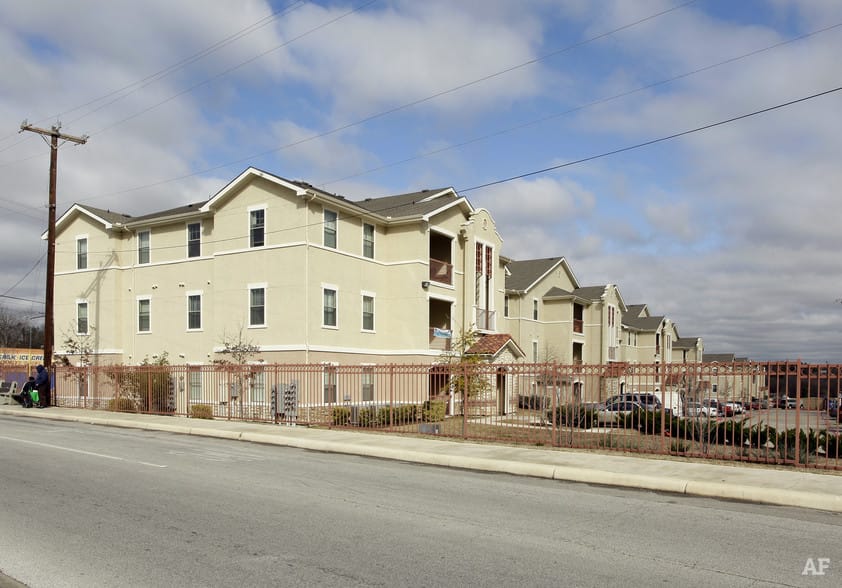 Photo of Rosemont at Highland Park at 1303 Rigsby Ave San Antonio, TX 78210