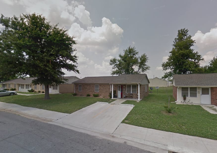 Photo of Charleston Ridge Apartment Homes. Affordable housing located at 701 Warren St Charleston, MO 63834