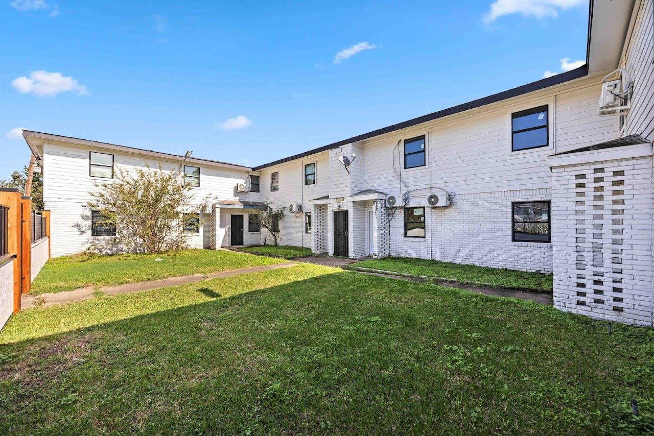 Photo of 6810 Del Rio St at 6810 Del Rio St Houston, TX 77021