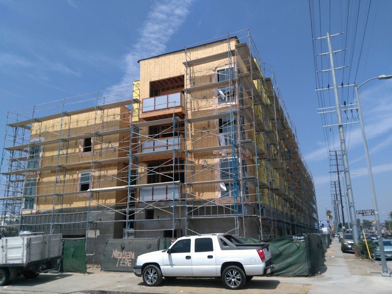 Photo of METRO @ WESTERN. Affordable housing located at 3671 S. WESTERN AVENUE LOS ANGELES, CA 90018