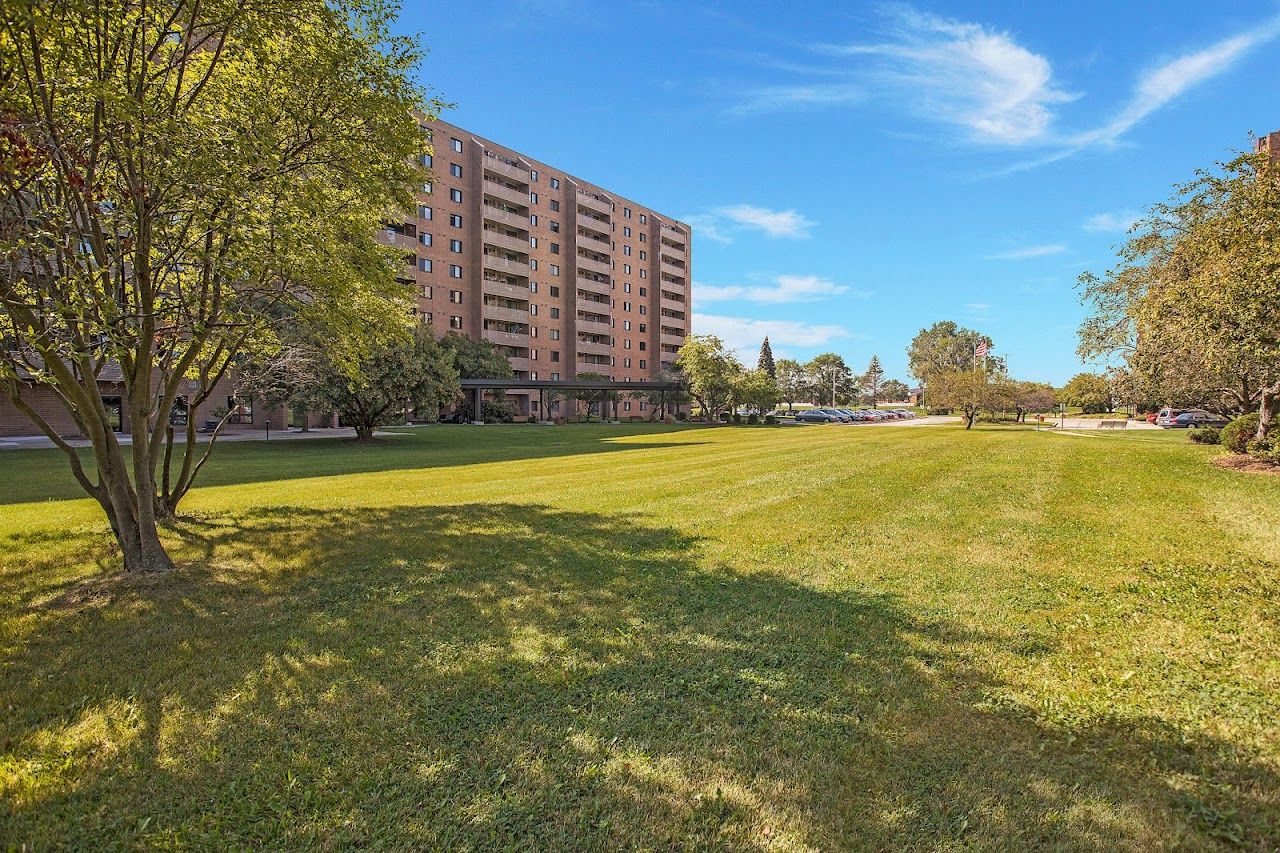 Photo of OAKLAND PARK TOWERS II. Affordable housing located at 930 JOHN R TROY, MI 48083