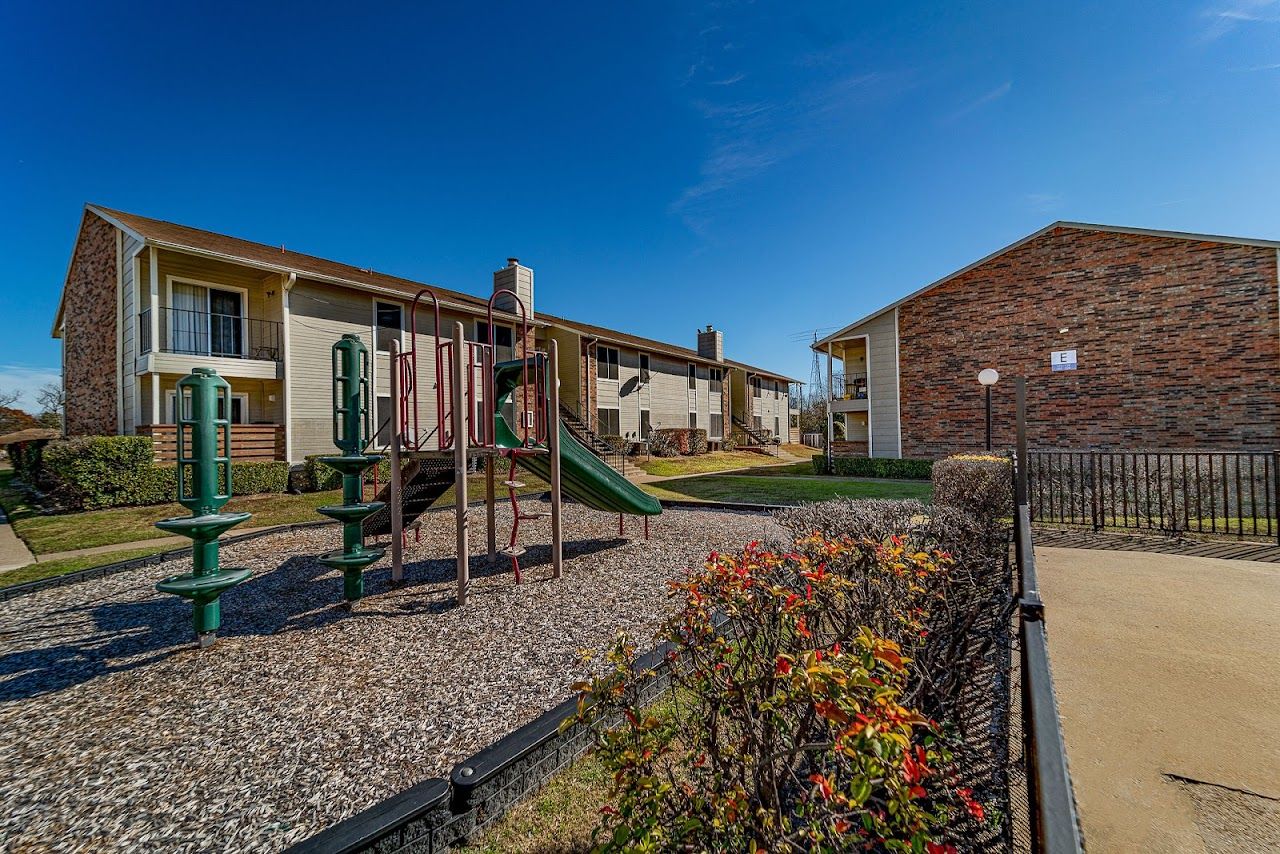 Photo of The Finley at 2359 Highland Rd Dallas, TX 75228