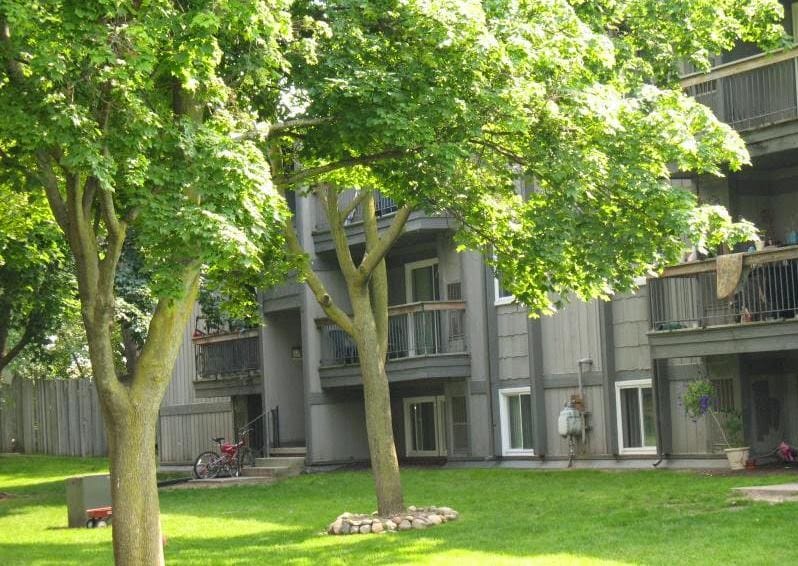 Photo of Pine Lake Apartments at 3620 Windmill Dr Waterford, MI 48329