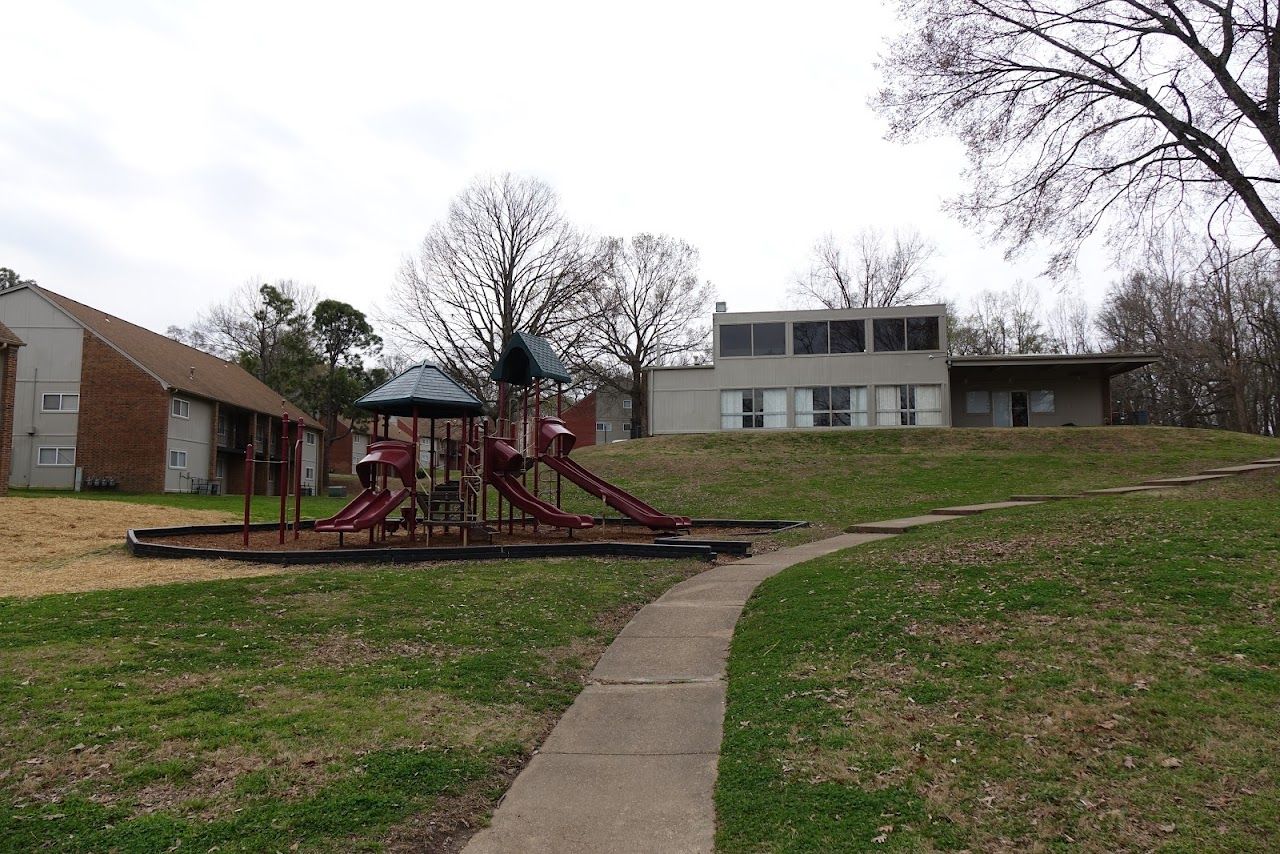 Photo of RIDGECREST APTS (MEMPHIS) at 2532 WOODCLIFF DR MEMPHIS, TN 38127