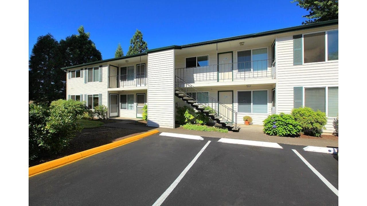 Photo of REDWOOD PARK APTS at 4103 W 18TH AVE EUGENE, OR 97402