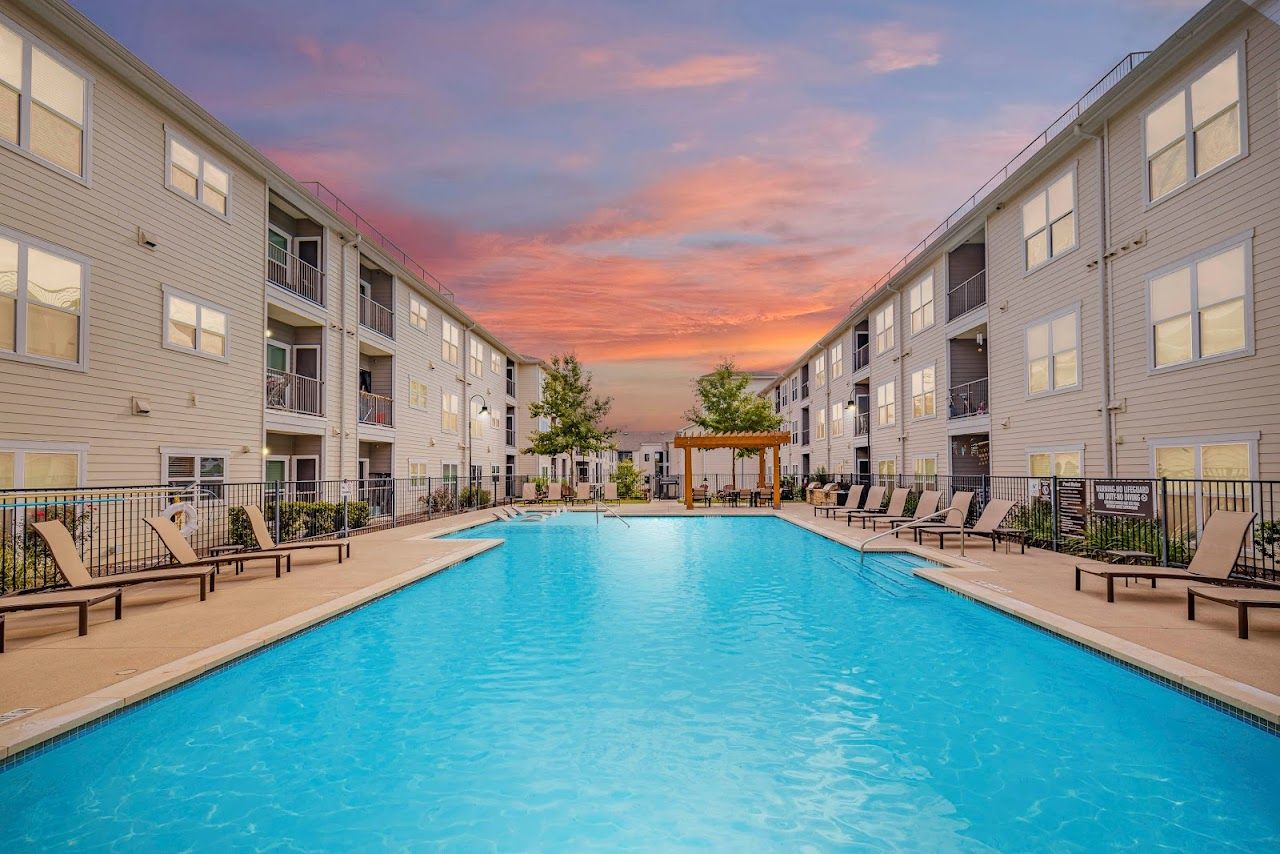 Photo of URBAN OAKS. Affordable housing located at 6725 CIRCLE S ROAD AUSTIN, TX 78745