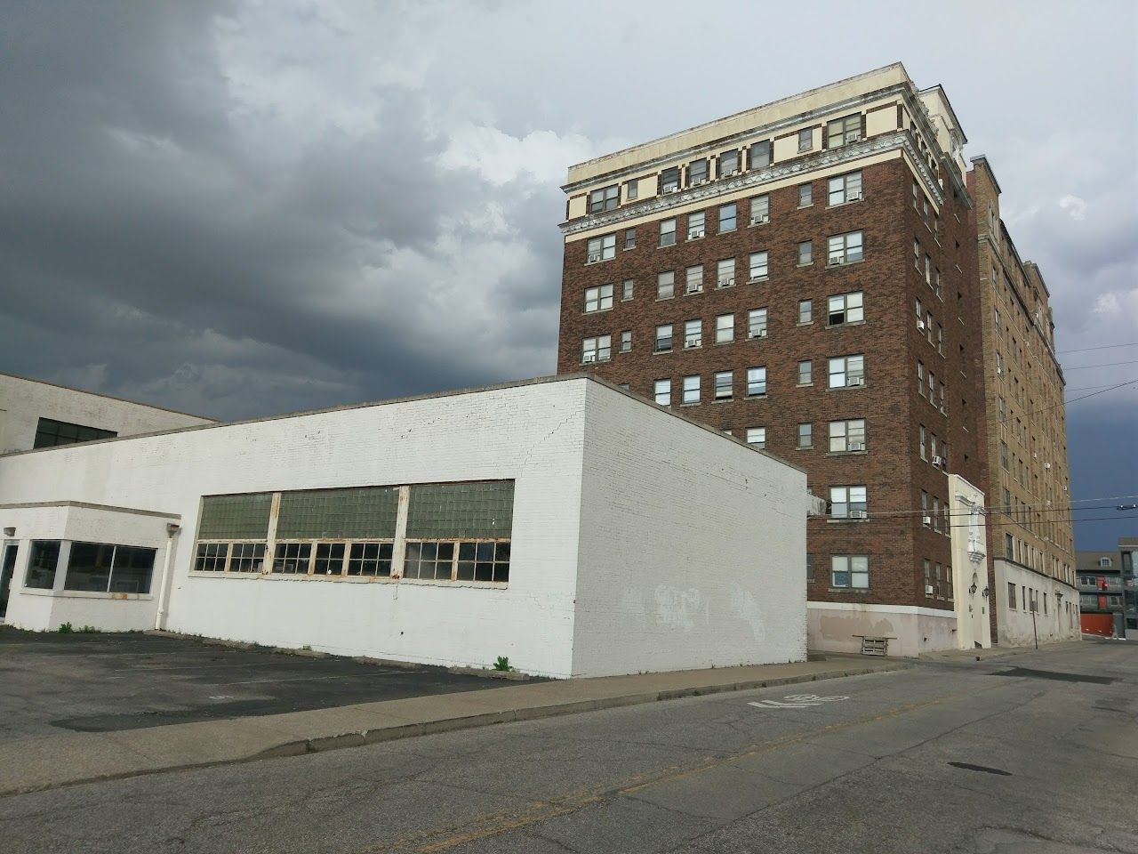 Photo of YORK TOWERS HOUSING LIMITED PARTNERSHIP. Affordable housing located at YORK ST. LOUISVILLE, KY 40203