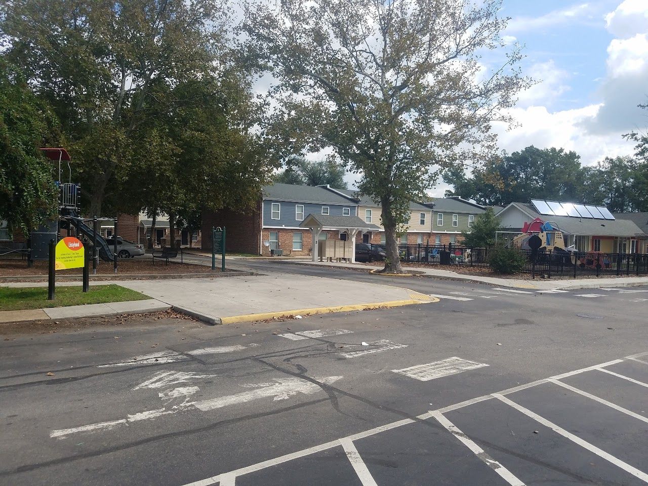 Photo of LINCOLN MANOR. Affordable housing located at 4101 N AVE RICHMOND, VA 23222