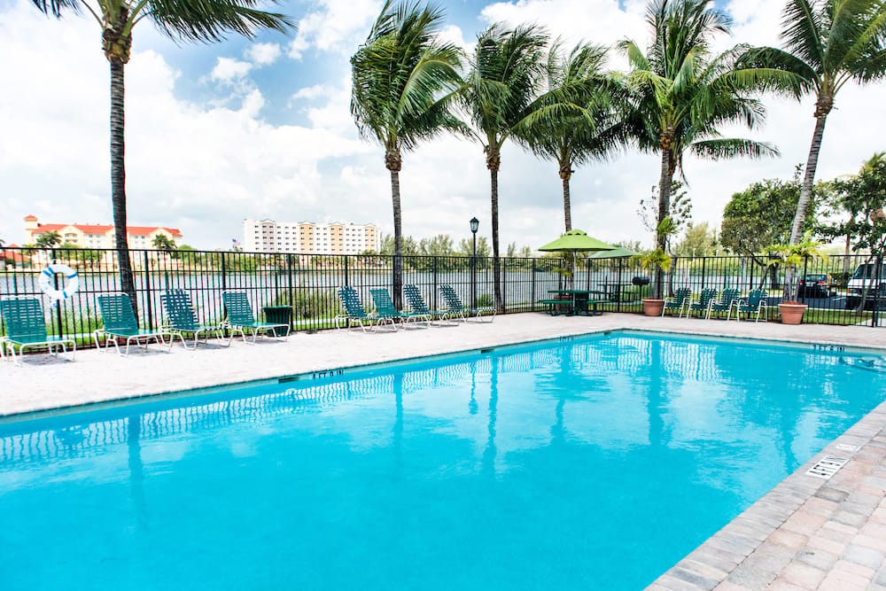 Photo of Crystal Lake Townhomes. Affordable housing located at 2700 N 24th Ave Hollywood, FL 33020