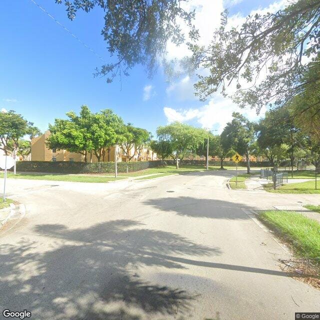 Photo of Crystal Lake Townhomes. Affordable housing located at 2700 N 24th Ave Hollywood, FL 33020