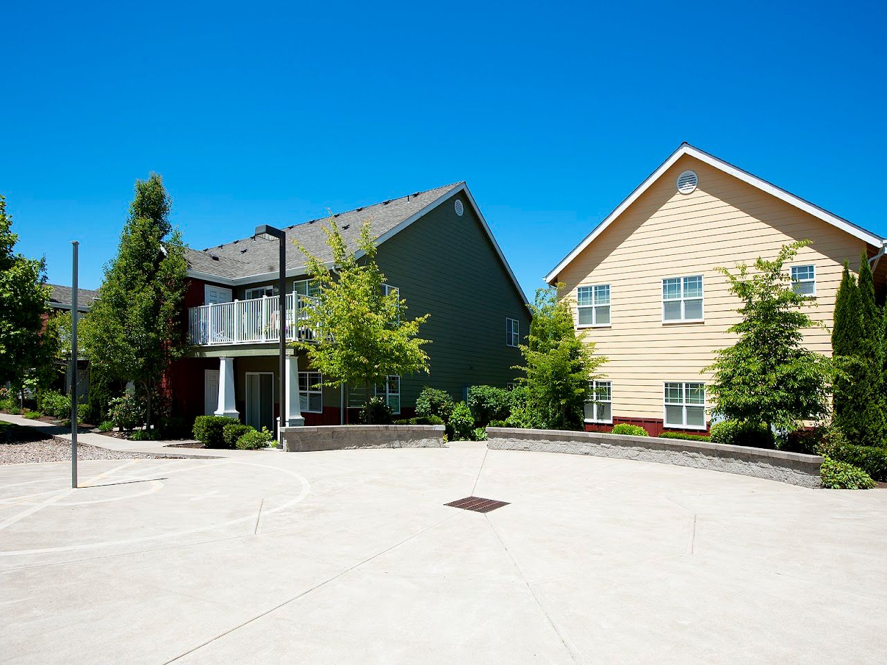 Photo of APPLE ORCHARD VILLAGE. Affordable housing located at 2694 EDGEWOOD DR EUGENE, OR 97404