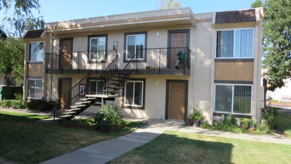 Photo of ROSSWOOD MANOR APTS at 9400 N KIEFER BLVD SACRAMENTO, CA 95826