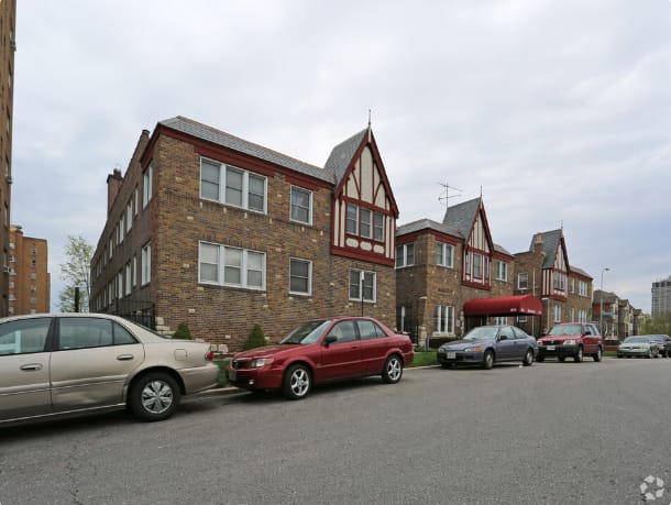 Photo of PENNBROOKE APTS at 604 W TENTH ST KANSAS CITY, MO 64105