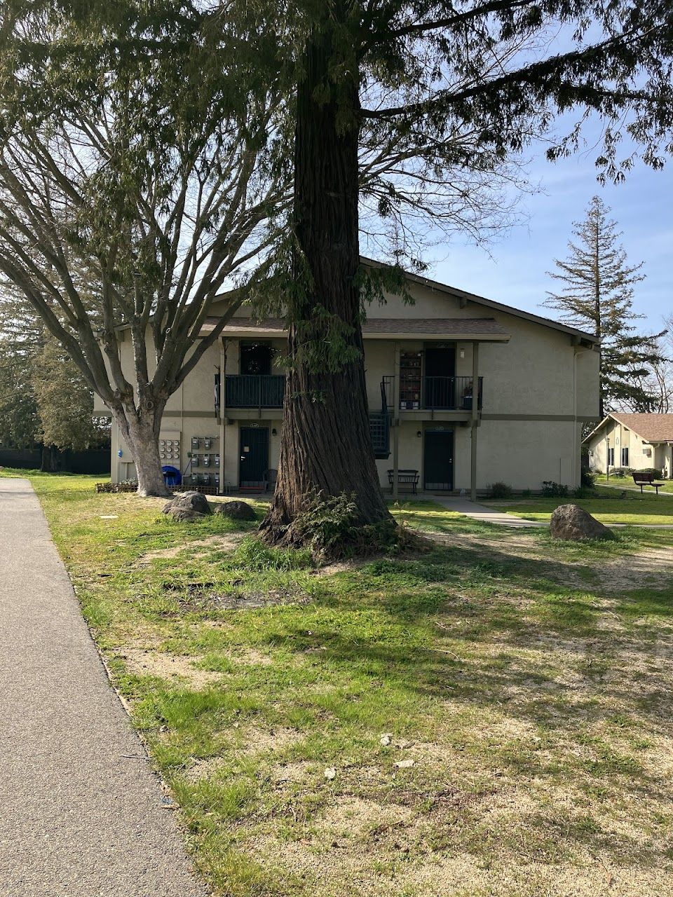 Photo of OAKDALE APARTMENTS. Affordable housing located at 30 N. LEE AVENUE OAKDALE, CA 95361