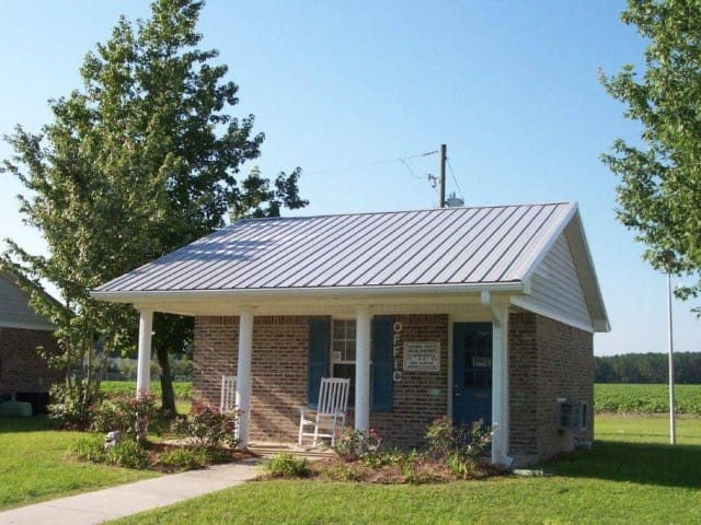 Photo of CARLISLE APARTMENTS. Affordable housing located at 302 RELIHAN ST PEARSON, GA 31642