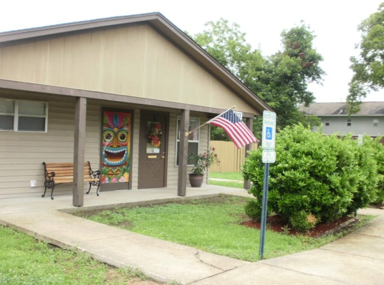 Photo of KING'S PLACE APARTMENTS at 1400 MLK BLVD. THIBODAUX, LA 70301