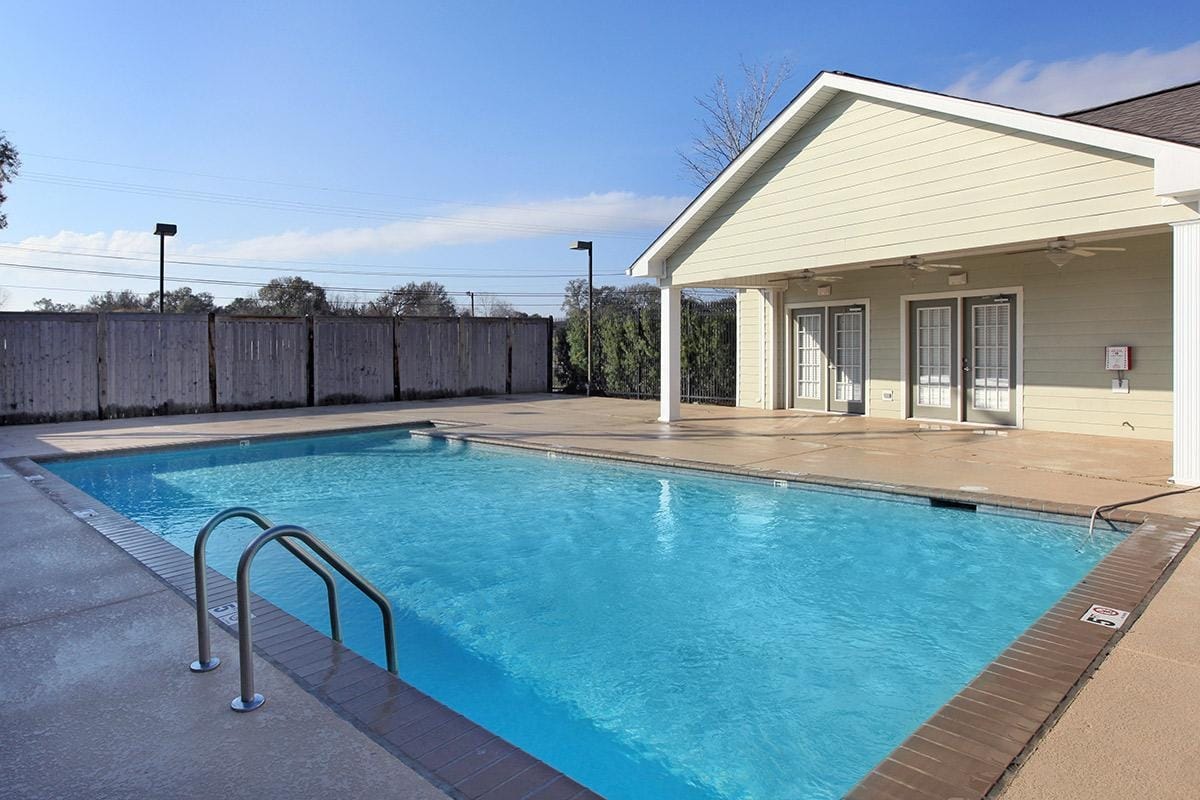 Photo of Willow Park Apartments at 1408 W Willow St Lafayette, LA 70506