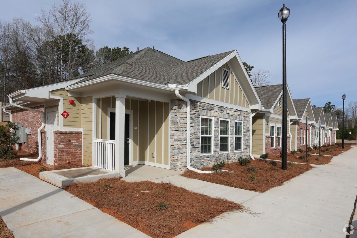 Photo of LAKEVIEW SENIOR GARDENS  (16-044) at SCOTT RD NE EATONTON, GA 31024