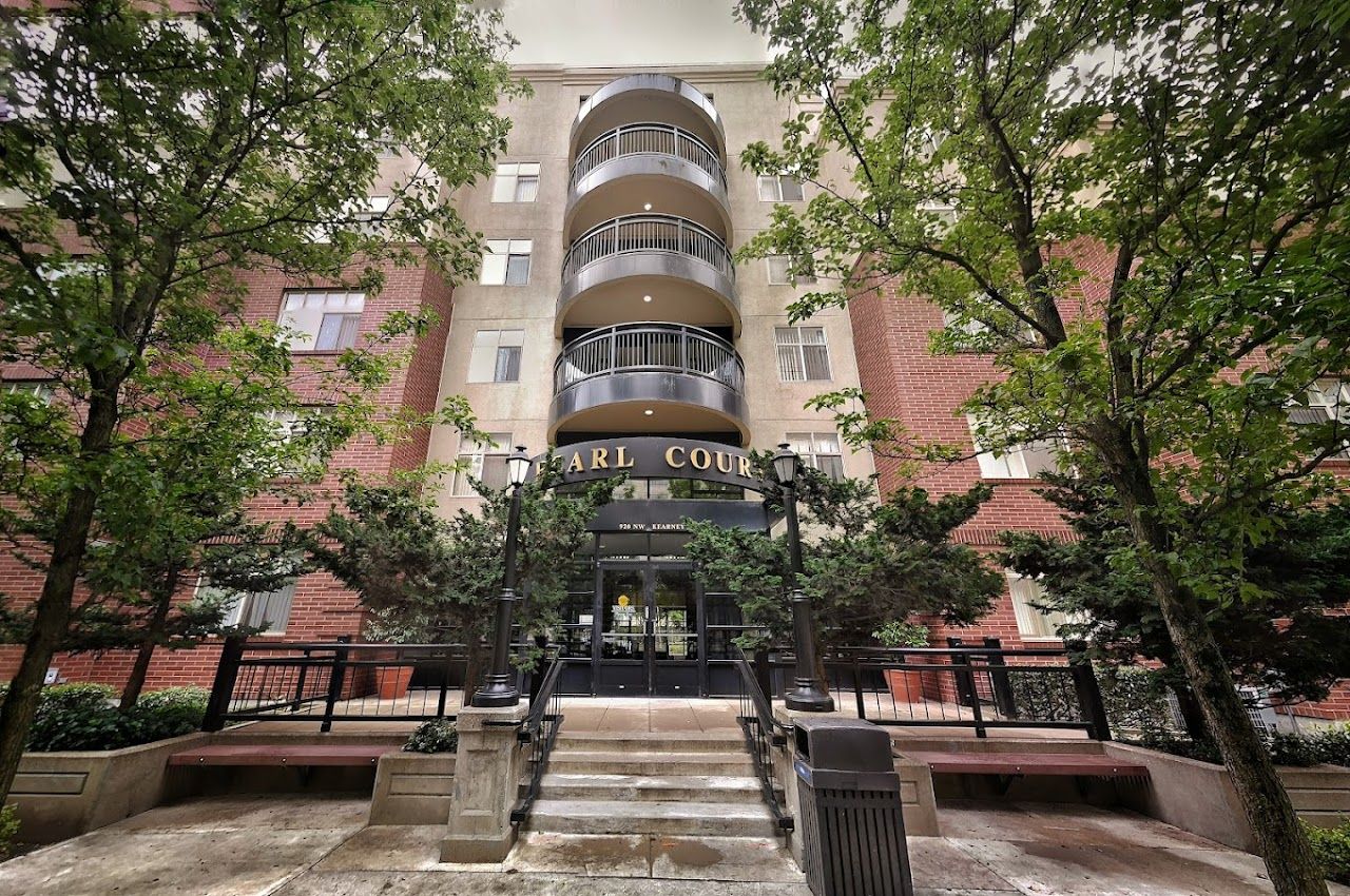 Photo of Pearl Court Apartments at 920 NW Kearney St Portland, OR 97209