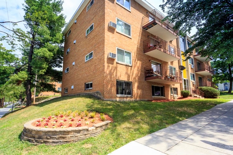 Photo of Bennington Apartments at 4559-4569 Benning Rd SE Washington, DC 20019