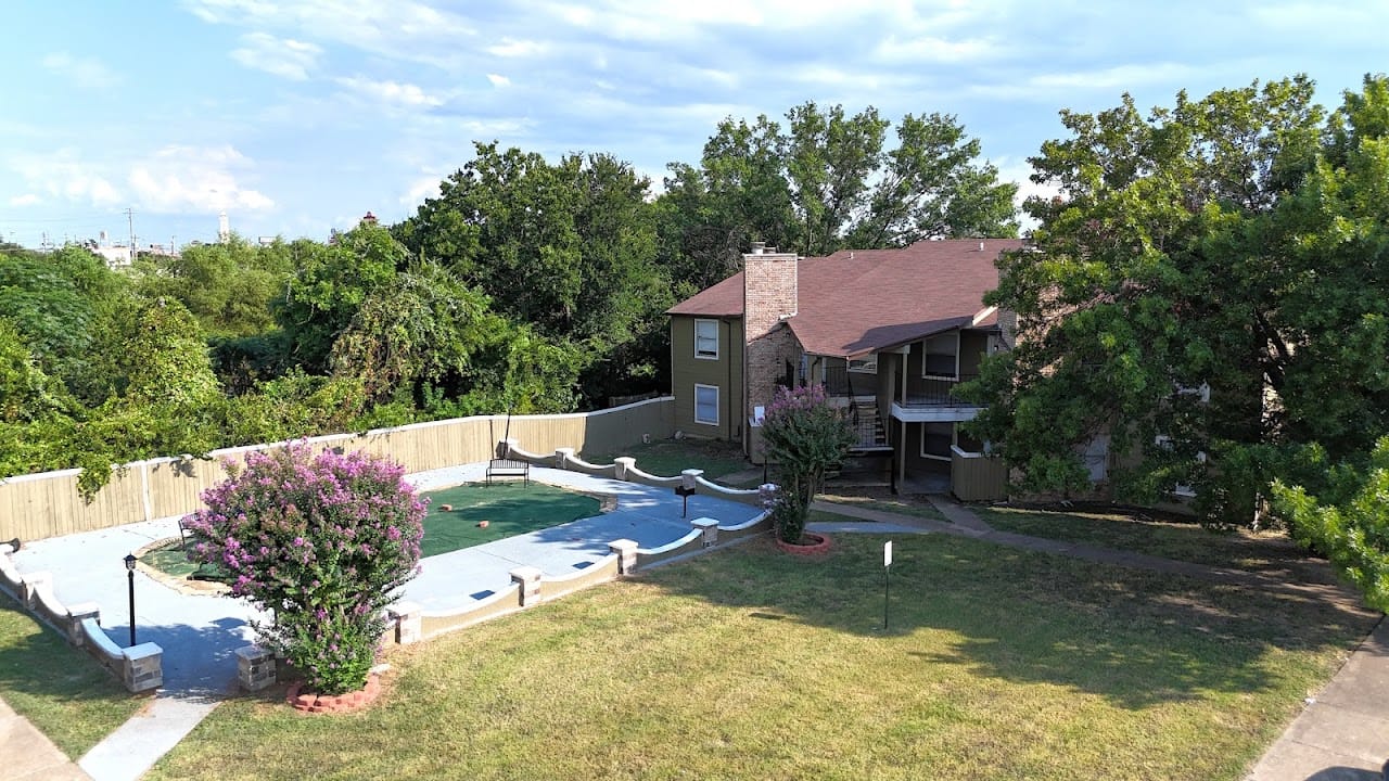 Photo of Canyon Oaks Apartment Homes. Affordable housing located at 1021 Pecan Crossing Dr DeSoto, TX 75115