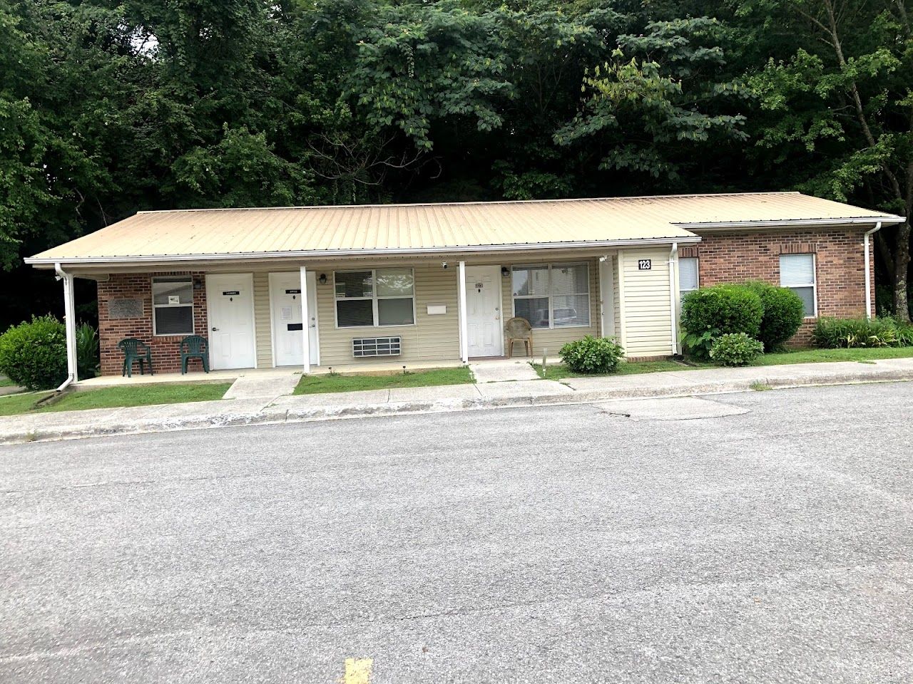 Photo of CROWNE POINT APTS. Affordable housing located at 188 RIDENOUR LN JACKSBORO, TN 37757