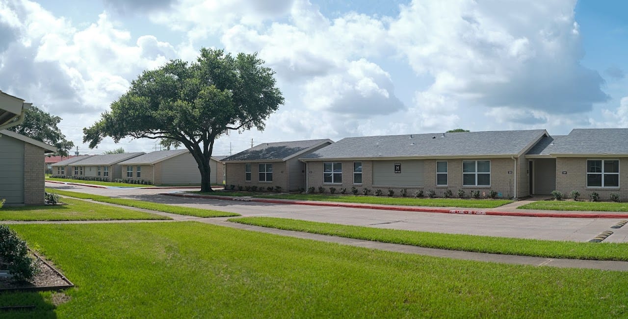 Photo of Bay Breeze Apartments at 800 Avenue F Bay City, TX 77414