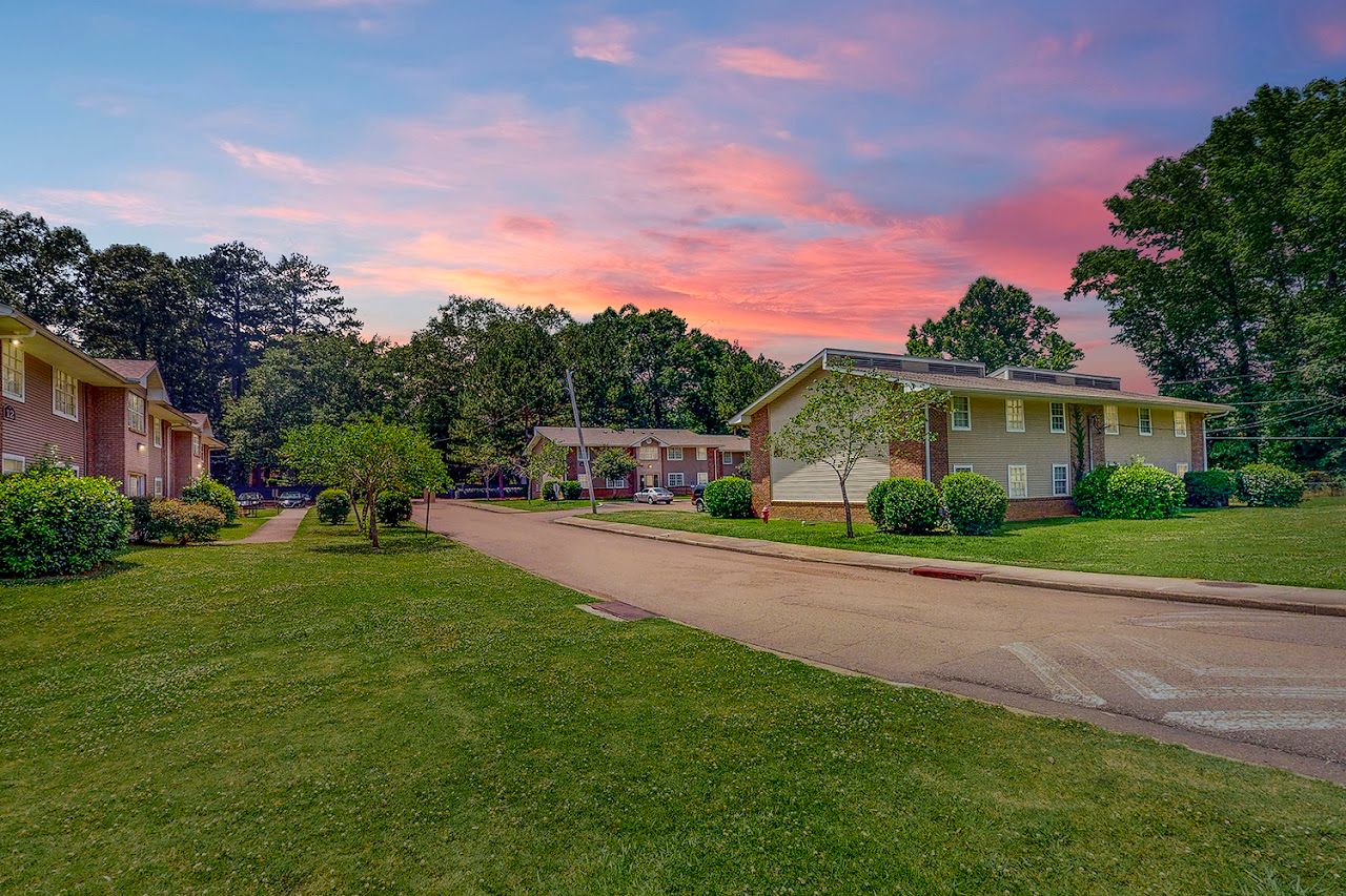 Photo of SOUTHBROOK GARDENS APTS at 345 DANIEL LAKE BLVD JACKSON, MS 39212