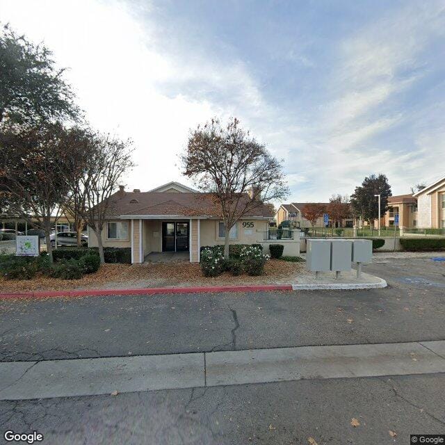 Photo of Country Manor Apartments. Affordable housing located at 955 N A St Tulare, CA 93274