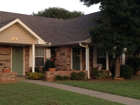 Photo of Weatheridge Apartments. Affordable housing located at 1808 Suzanne Dr Weatherford, OK 73096