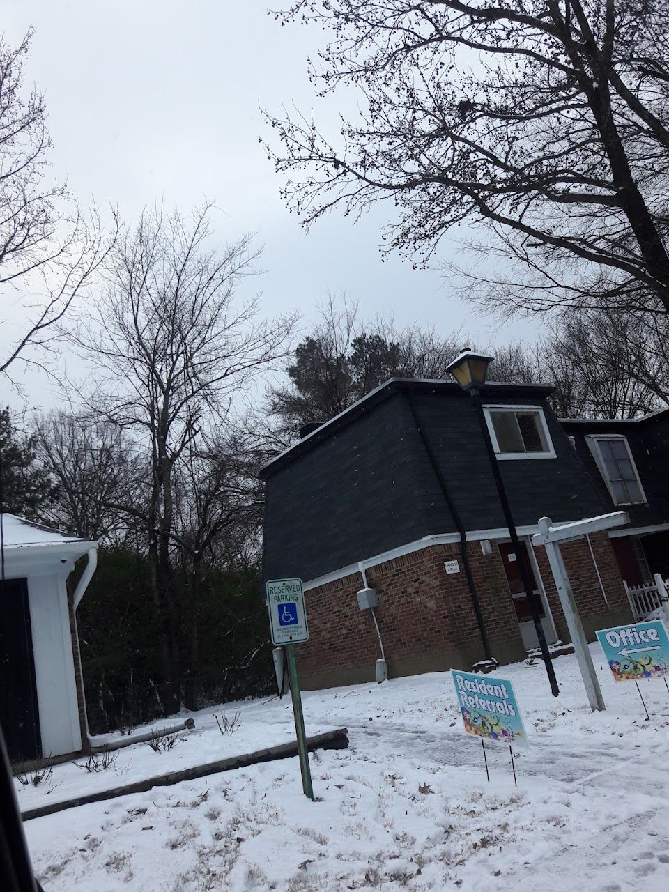 Photo of Oakshire Downs Apartments & Townhomes at 1717 Crimson Cir Memphis, TN 38116