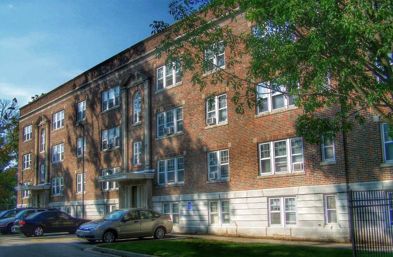 Photo of WILMANOR APTS at 255 N MEMORIAL DR RACINE, WI 53404